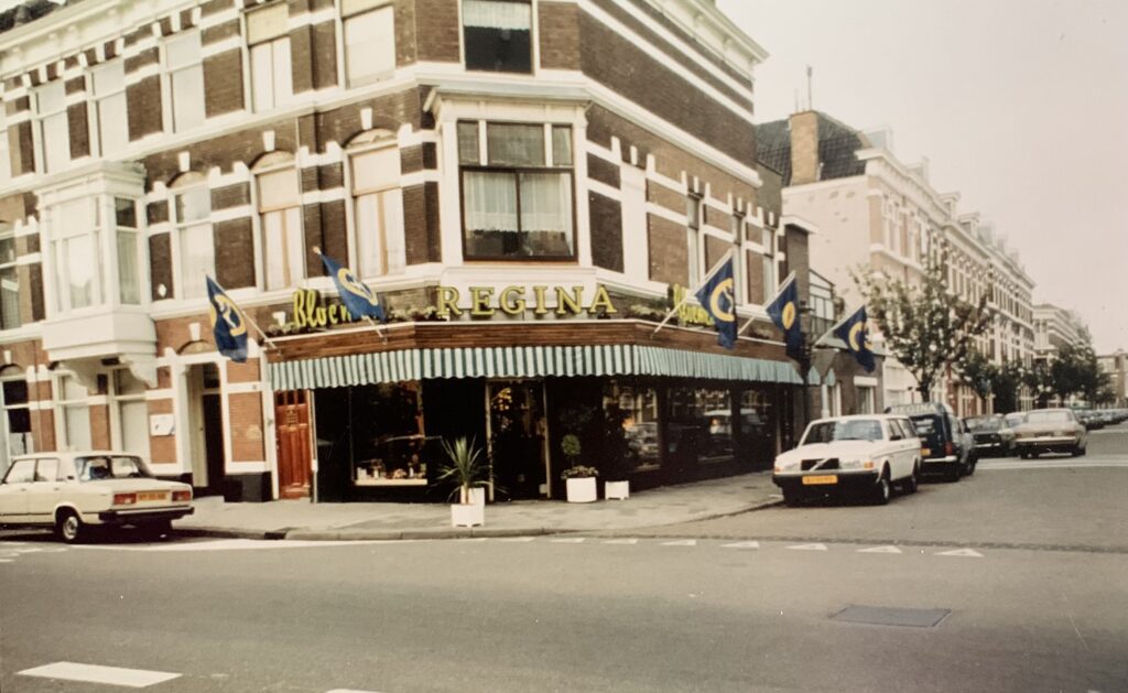 a photo of the den haag flower shop regina flowers from a very long time ago, this color photo shows the street with the establishment of regina sustainable florists in the hague