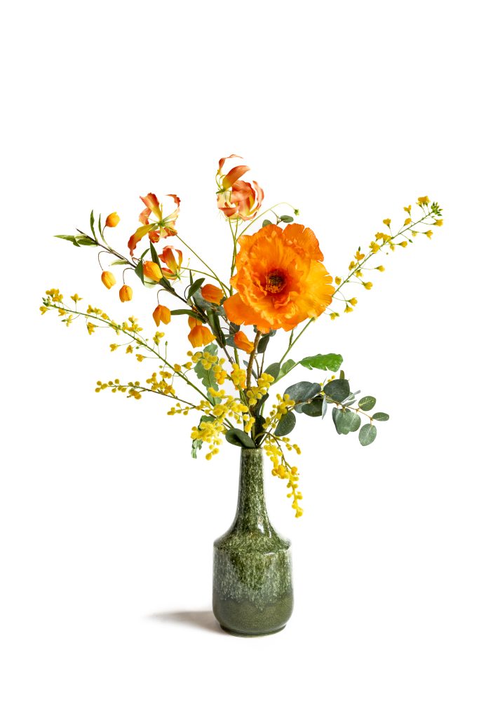 Vaasje kunstbloemen oranje geel